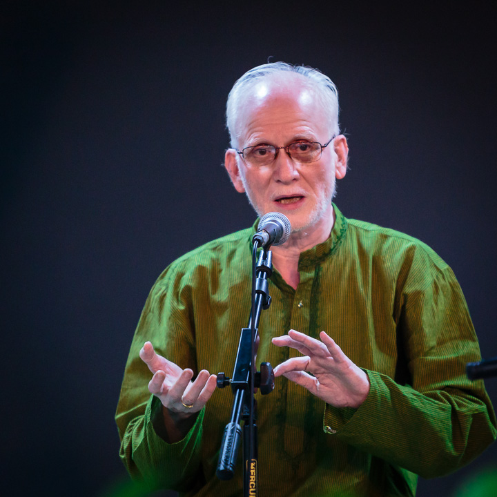 Pandit_Arun_Kashalkar_in_concert,_Singapore